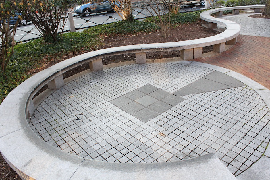 Curvy bench on Market Island