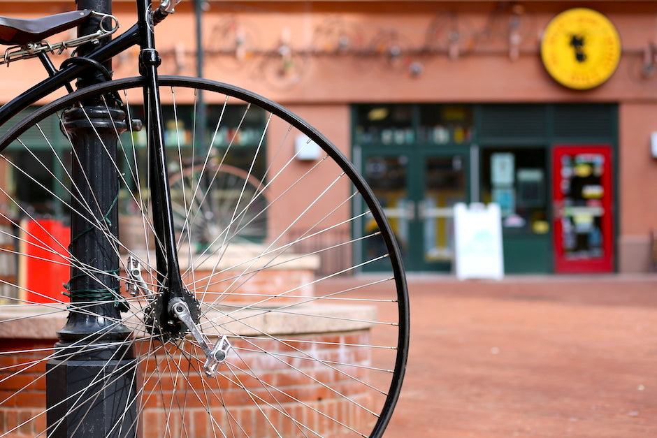 A decorative pennyfarthing outside The Devil’s Gear Bike Shop in New Haven