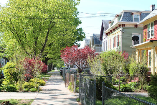 Sidewalk down Howard Ave